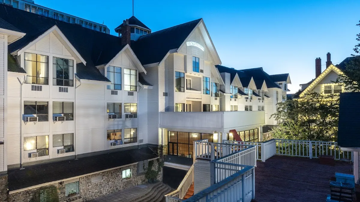 Huntingdon Hotel & Suites