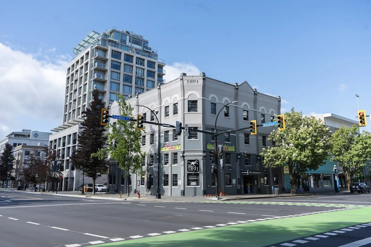 Ocean Island Inn Backpackers Suites