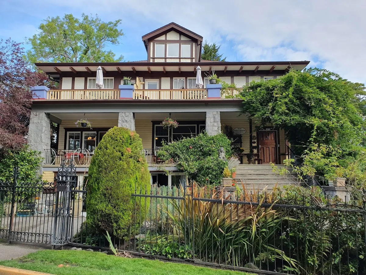 Abbeymoore Manor Bed & Breakfast Inn