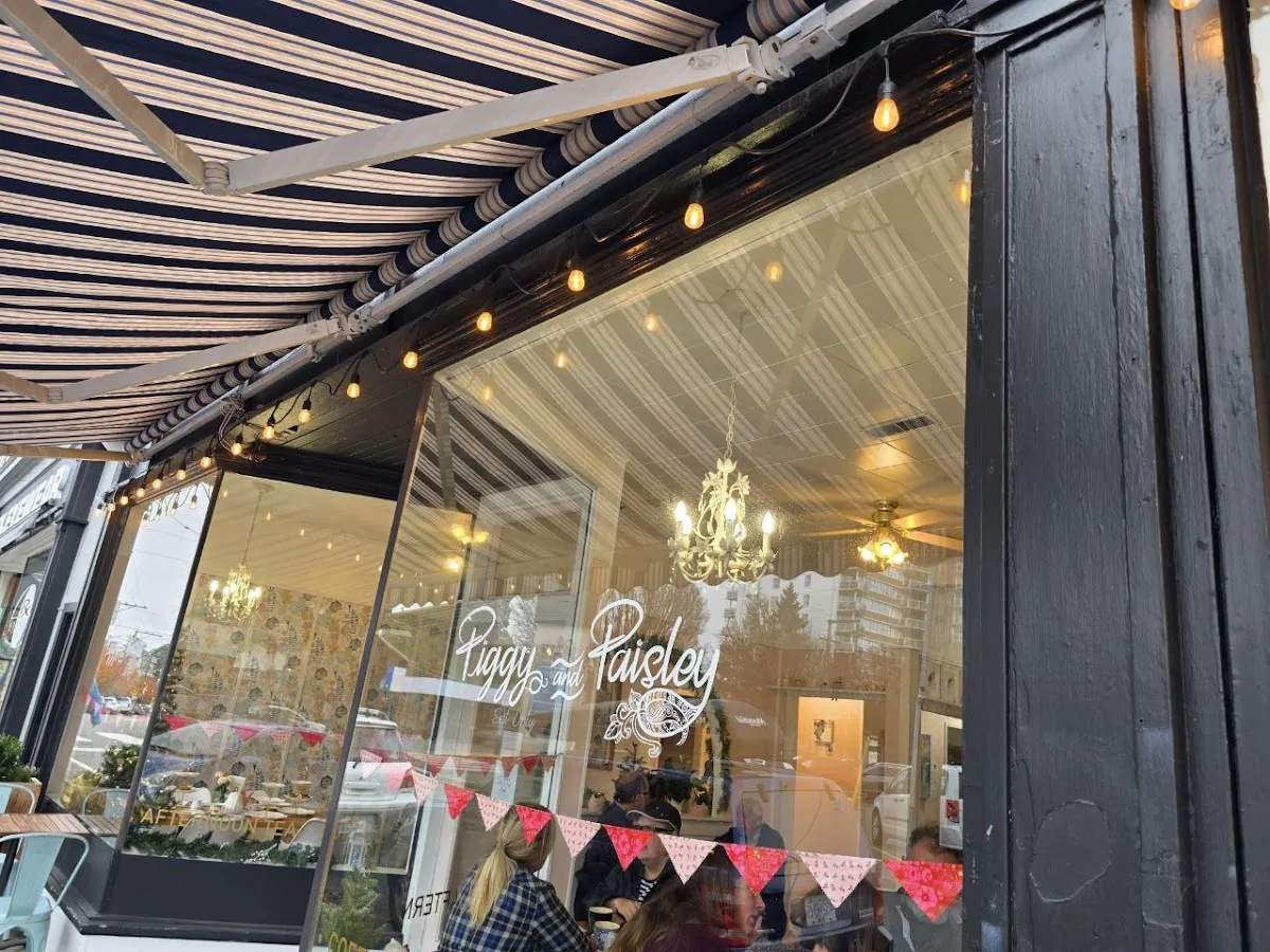 Piggy & Paisley