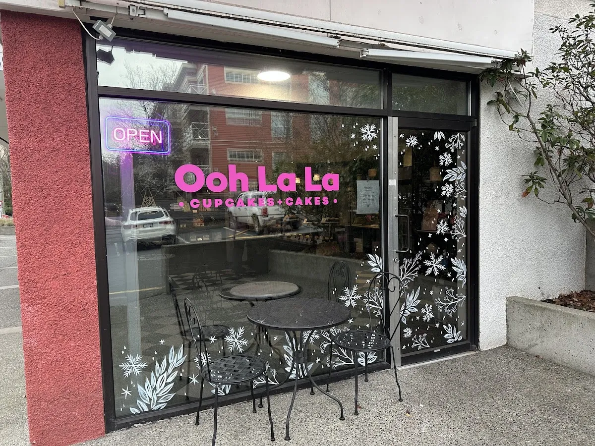 Ooh La La Cupcakes + Cakes