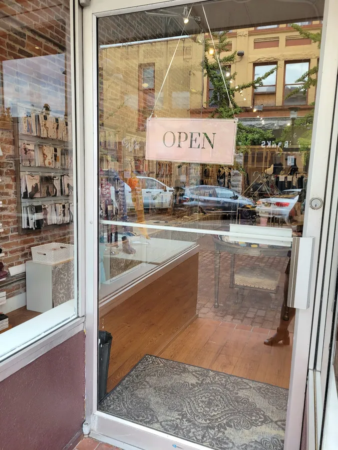 De Mode En Vogue artful legs & accoutrements