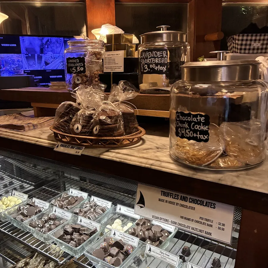 Spinnakers Gastro Brewpub & GuestHouses