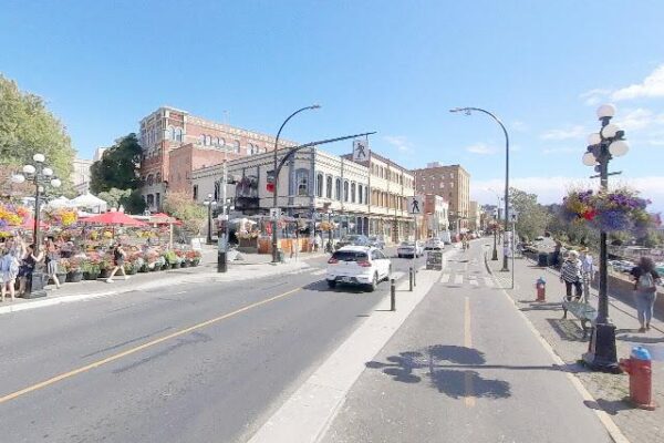 Finn’s Seafood Chops Cocktails