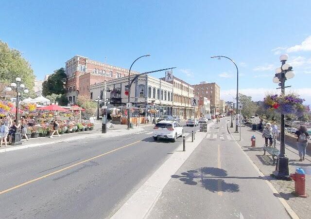 Finn’s Seafood Chops Cocktails