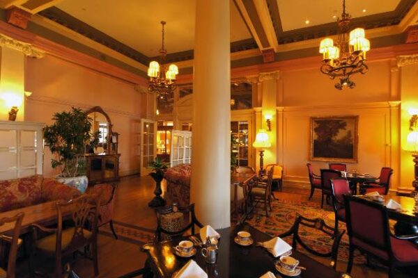 London Towne Gifts & Smokes