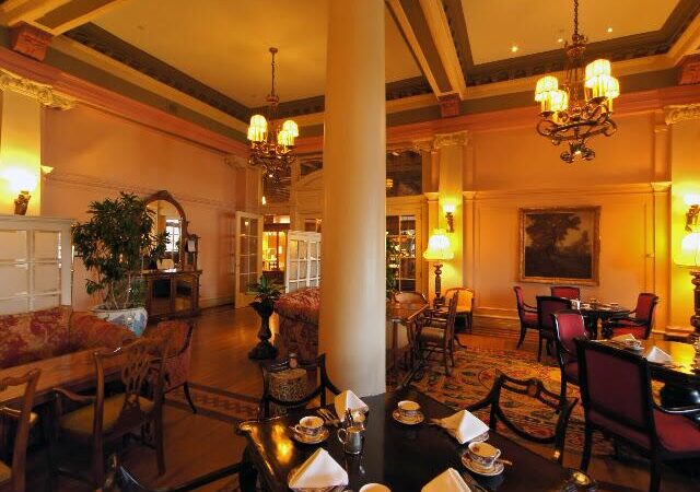 London Towne Gifts & Smokes