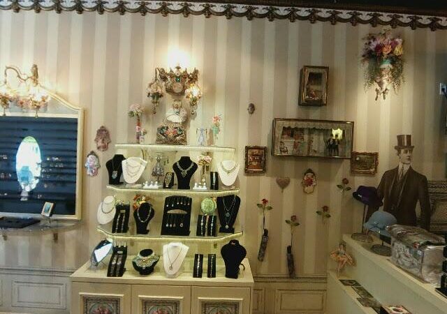 Out Of The Mist Gallery – Northwest Coast & World Tribal Art